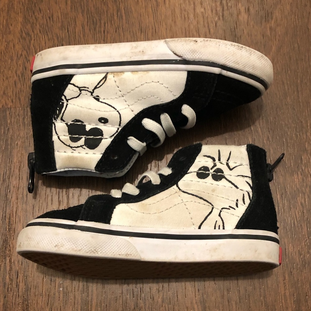Vans Peanuts Edition baby/toddler size 6.5c